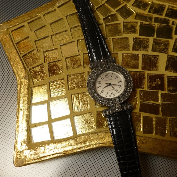 Shannons quartz watch marcasite frame blk band - Picture 2 of 4